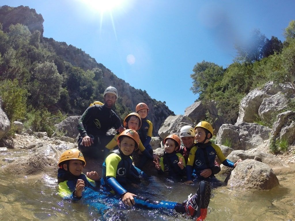 Fotografía actividad en grupo de barranquismo en la Sierra de Guara