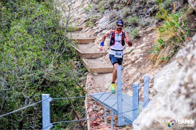 Fotografía hombre realizando de la Ultra Trail Running. Imagen cortesía turismo Somontano