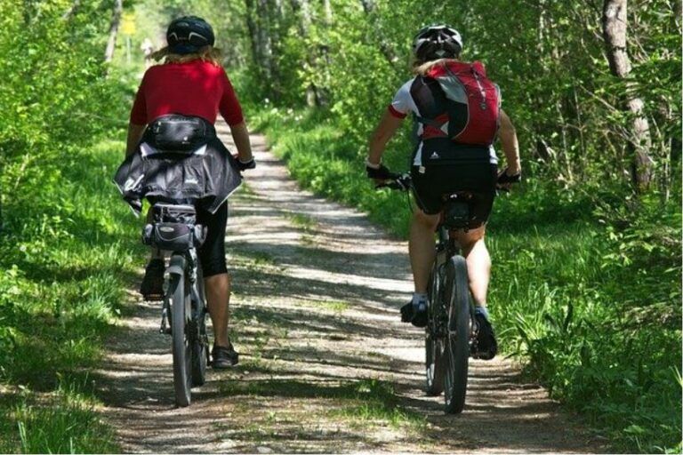 btt-rutas imagen representativa personas e bicicleta