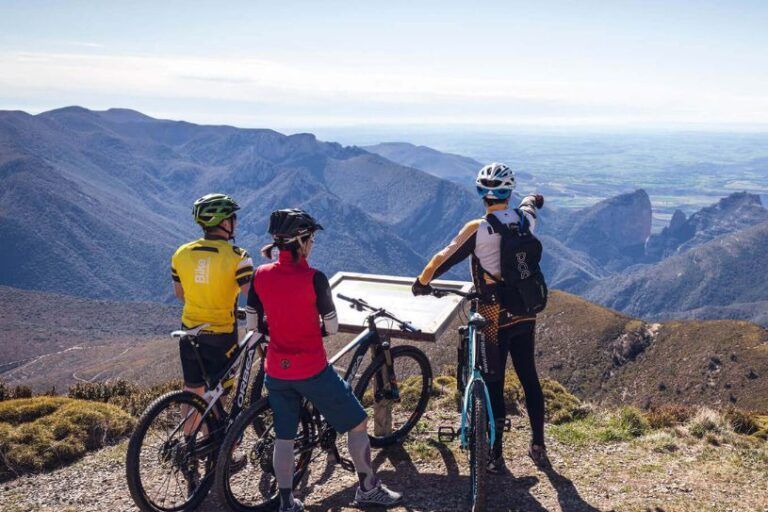 btt-rutas imagen representativa personas e bicicleta en el mirador de guara